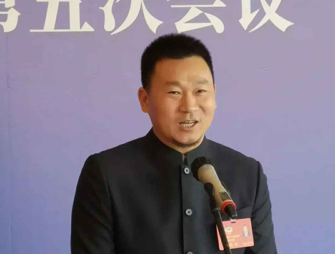 为进一步展示市政协团结、民主、开放、自信的形象，向市民和网友展示政协委员的履职风采，中山市政协十二届五次会议在2月4日上午开幕前开设“委员通道”，市政协委员、开云线上登录网站入口-开云online(中国)公司总经理陈朝阳走进“委员通道”，回应社会关切的问题。他就如何做好城市应急管理规划的问题进行发言，并回答记者提问。.jpg
